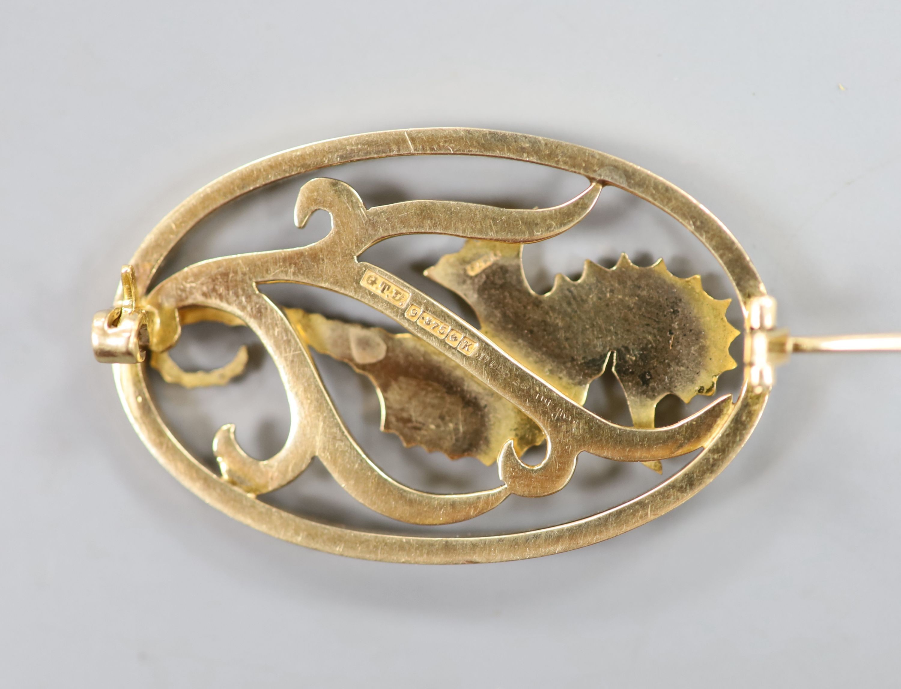 A Georg Jensen style 9ct gold seahorse oval brooch, George Tarratt Ltd, Birmingham, 1959, 43m, 14 grams.